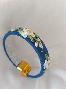 Pulseras bordadas plegables hechas a medida con delicados Bordados florales, ideales para tiendas de accesorios de moda para reventa - Product Image 2