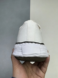 Zapatillas de Lona Transpirables de Lujo con Suela de EVA, Cierre de Cordones Cómodo, Zapatos de Marca Personalizados de Alta Calidad - Product Image 3