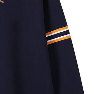 Sudadera Unisex Kankakee Negra de Invierno con Cuello Redondo, Logotipo Bordado en Chenilla, Bolsillo Tipo Canguro Forrado - Product Image 3