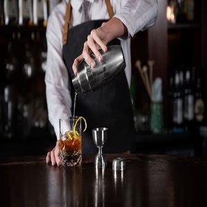 Jigger de Barra de Doble Cara de Acero Inoxidable, Herramienta de Medición de Cócteles Elegante con Acabado Liso, Agarre Equilibrado y Vertido Preciso - Product Image 3