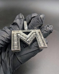จี้เพชรโมอิสซาไนต์ VVS แบบ Iced Out เงินแท้ 925 สั่งทำตัวอักษรได้ สไตล์ฮิปฮอป หรูหรา เหมาะสำหรับงานปาร์ตี้ ใส่ได้ทั้งชายและหญิง - Product Image 5