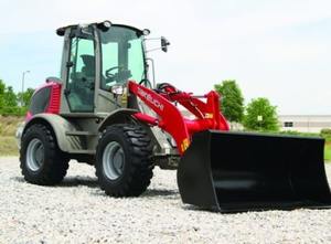 Les spécifications du chargeur sur pneus Performance Takeuchi TW60C2HS offrent une fiabilité de premier ordre et une cabine fermée confortable. - Product Image 6