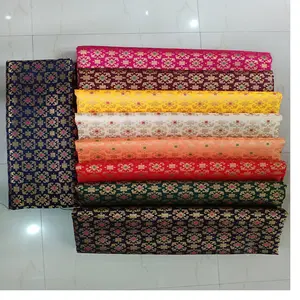 Tessuti di seta broccato su misura nei disegni tradizionali asiatici indiani e sudorientali ideali per la rivendita in colori pastello chiari