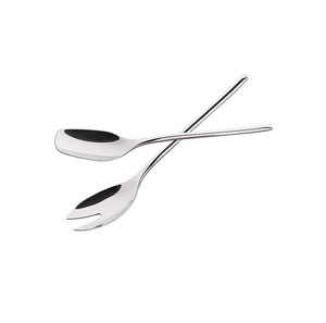 Serveur à salade en acier inoxydable multi-usages avec forme ergonomique et finition intemporelle parfait pour tout thème de décoration de table - Product Image 5