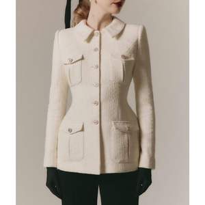 เสื้อแจ็กเก็ต AMARA สำหรับผู้หญิงเสื้อผ้าผู้หญิงสไตล์หรูหราบริการผลิตในเวียดนาม - Product Image 1