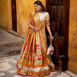 Lehenga Paithani Tradicional Cosido con Blusa sin Coser y Dupatta Jacquard - Product Image 1