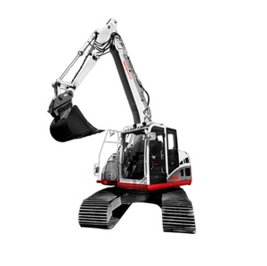 Excavatrice Takeuchi TB2150R robuste à vendre, avec moteur de 114 chevaux et une masse opérationnelle de 34 000 livres, idéale pour le terrassement. - Product Image 1