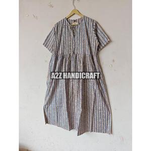 Vestido de algodón de verano estampado a mano con estampado de flores Vestido cruzado hasta el suelo decorado con encaje hecho a mano con mangas Hecho EN LA India - Product Image 5