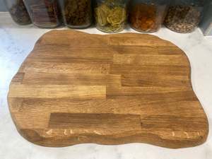 Grande planche à découper en bois massif de chêne et de noyer, rustique, épaisse et robuste, surface de travail de cuisine durable pour un usage quotidien - Product Image 3