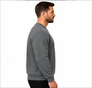 Sudadera de Cuello Redondo Gris para Hombre, Marca Index Apparel, con Estampado de Lobo, Corte Regular, Estilo Casual para Otoño - Product Image 3