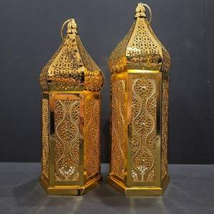 Linterna de Ramadán de Metal tradicional con gancho colgante, perfecta para exhibir en casas, mezquitas y jardines durante noches festivas - Product Image 1