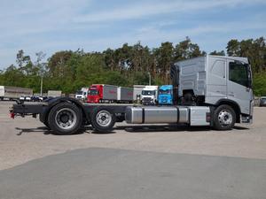 Nuevo Camión Tractor Volvo FM13 460 RTO KASSBOHRER ROLFO RIMO 6X2 2025 con Caja de Cambios Automática, Motor Diésel Euro 6 - Product Image 5
