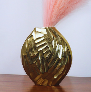 แจกันอลูมิเนียมสีทองเมทัลลิกทรงไข่ที่มีพื้นผิวระยิบระยับมีกิ่งก้านสีขาวและสีทองที่ละเอียดอ่อนสำหรับตกแต่ง - Product Image 6