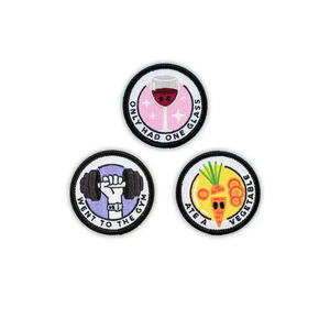 Venta al por mayor caliente hierro en diseño de moda personalizado puntada logotipo bordado hierro en parches - Product Image 6