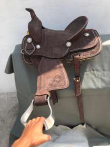 Ensemble de selle en cuir western en bois de qualité supérieure |   Matériel en acier inoxydable façonné à la main, couleur et taille personnalisables, œuvre d'art pour Barrel Racing - Product Image 6