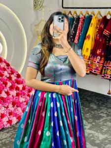 Hermoso vestido de fiesta de diseñador con tejido Jacquard - Product Image 4