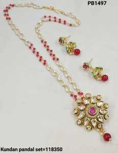 Fleur élégante Kundan & Drop traditionnel plaqué or pendentif collier ensemble correspondant boucle d'oreille avec chaîne Motipearl pendentif collier ensemble - Product Image 3