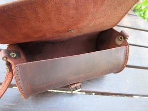 LBB-0007C Vintage Petit sac à main en cuir à baril rond pour femme avec sangle amovible et fermeture à glissière - Product Image 2