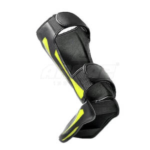 Espinillera de Boxeo con Espuma Absorbente de Impactos y Comodidad Equilibrada, con Construcción Transpirable y Fácil de Usar - Product Image 2