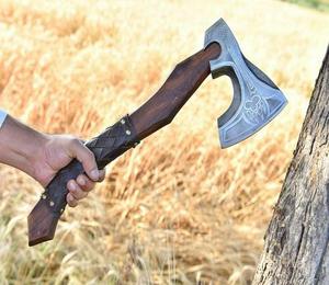 2025 vente en gros Offre Spéciale haute qualité personnalisé à la main Viking hache avec gaine en cuir acier Viking hache Pizza Cutter bois hache - Product Image 4