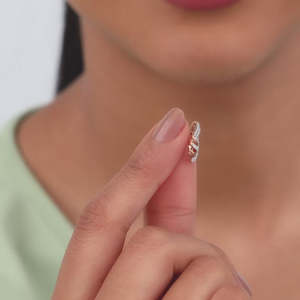 Dernières boucles d'oreilles élégantes en or rose avec diamants en forme de poire - Product Image 2