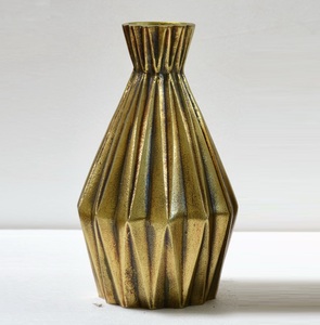 Lot de 2 vases de qualité supérieure en aluminium décoratif doré et noir pour décoration de table et de mariage - Product Image 5