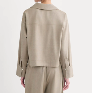 Chemisier ample pour <span class=keywords><strong>femme</strong></span> en twill de <span class=keywords><strong>tailleur</strong></span>, col en V profond, couleur taupe clair, collection automne - Product Image 2