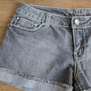 กางเกงยีนส์ขาสั้นทรงวินเทจ - Product Image 1
