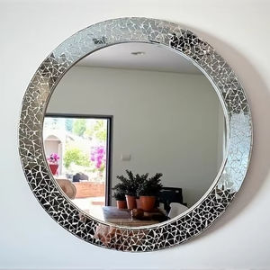 Adorno Navideño Esférico de Mosaico de Vidrio Hecho a Mano con Iluminación LED y Acabado Espejado - Decoración para Interiores del Hogar - Product Image 1