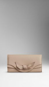 Portefeuille en cuir propre et élégant adapté aux hommes à la recherche d'un design minimal avec une capacité de stockage de cartes maximale - Product Image 6