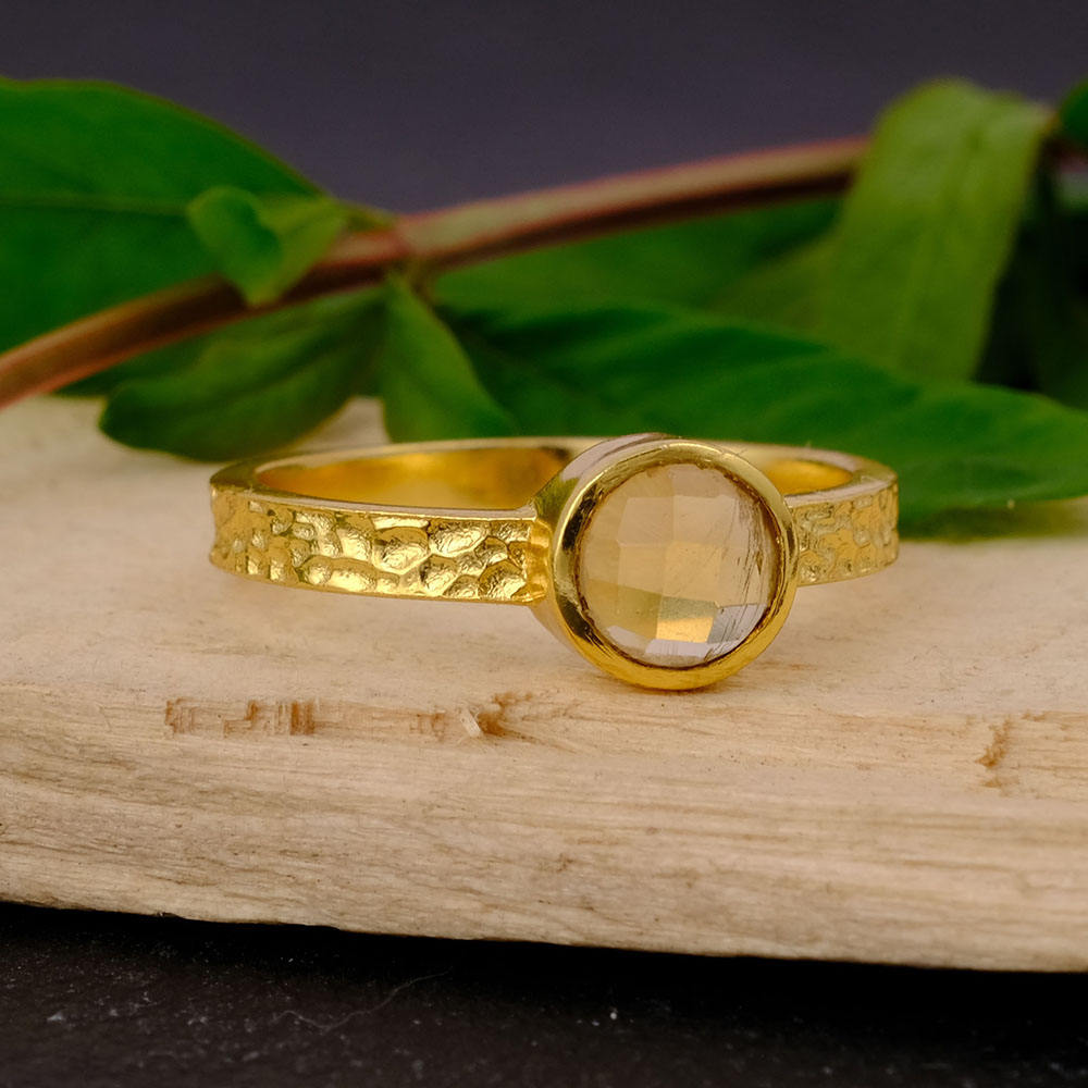 สีเหลือง