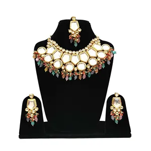 Ensemble collier et boucles d'oreilles Monalisa en laiton plaqué or 24 carats, alliage de zinc, style classique, serti de cristaux de strass, pour femmes - Product Image 1