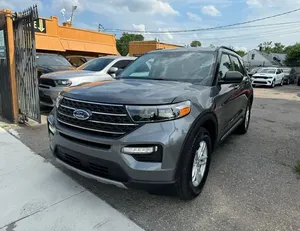 Ford Explorer 2023 en parfait état - Product Image 1