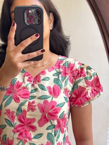 Belle robe d'été avec de beaux imprimés de tissu pur et riche - Product Image 3