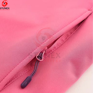 Chaqueta Softshell Impermeable de Invierno para Mujer, Tallas Grandes, Colores y Diseños Personalizados, con Cremallera Completa y Capucha, de Secado Rápido - Product Image 4