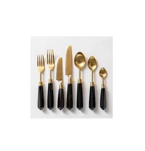 ชุดช้อนส้อมทองคำขายส่ง ด้ามจับทำจากเรซินอะคริลิก สำหรับใช้บนโต๊ะอาหารที่บ้าน โรงแรม หรืองานเลี้ยงอาหารค่ำ - Product Image 3