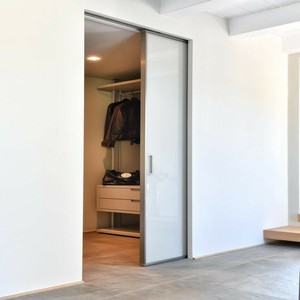 Porta scorrevole tascabile con apertura moderna: creazione di una vista minimalista e senza ostacoli per interni contemporanei - Product Image 3