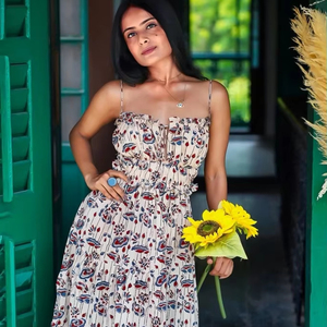 Robe bohème en coton imprimé à la main indienne pour femmes, élégante, pour les fêtes d'été, décontractée, écologique, naturelle, respirante, lavable, à imprimé floral, ajustée - Product Image 1