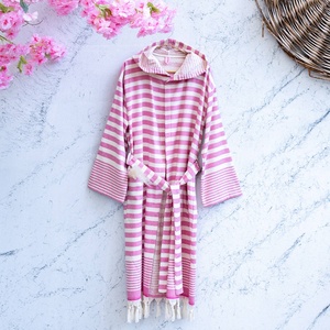Peignoir turc Andalusia en tissu éponge, rayures roses, à capuche, 100% coton - Product Image 4