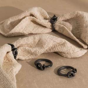 Ensemble de 6 ronds de serviette en fer de style antique pour la décoration de la table à manger, les fêtes à la maison et les décorations de fête saisonnières. - Product Image 5