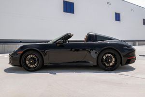 2024 911 Targa 4 GTS 473 ch, moteur 6 cylindres en ligne biturbo, transmission intégrale, intérieur en cuir Exclusive Manufaktur - Product Image 3