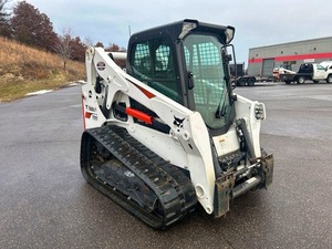 Chargeuse compacte sur pneus T650 haute performance, moteur fiable pour la construction et l'agriculture - Product Image 3