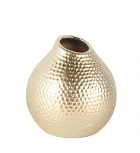 Jarrones decorativos con acabado dorado de diseño moderno Premium Floreros de alta demanda Precio al por mayor con bajo MOQ Hecho de metal - Product Image 2