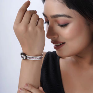 Bracelet en argent moissanite hip-hop de luxe pour femmes avec boucle élégante et style moderne haut de gamme - Product Image 1