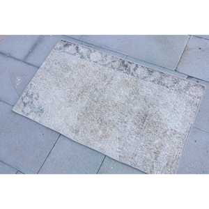 พรมวินเทจ ขนาด 1.3x3.3 ฟุต พรมขนาดเล็ก สีเทา ลายอิคัต ทำจากขนสัตว์แบบตุรกี - Product Image 2