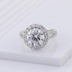 925 เงินสเตอร์ลิงสีขาว Moissanite แหวนเพชรกลมตัดแหวนครบรอบรัศมีตัด Moissanite แหวนหมั้น - Product Image 4
