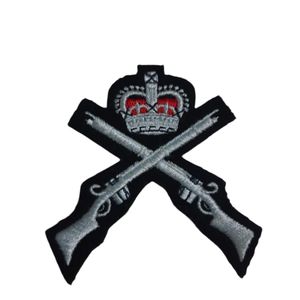 Esta es una insignia de brazo de tela bordada en rojo y azul del Regimiento de Artillería Real 26 (XXVI) - Product Image 4