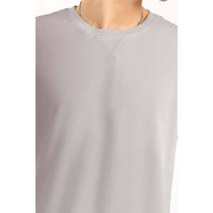 เสื้อยืดเจอร์ซีย์ทรงปกติ MN-TS-SS25-011 เสื้อยืดโอเวอร์ไซส์ ระบายอากาศได้ดี ไม่ยับ 260 กรัม ดีไซน์เรียบง่าย พร้อมป้ายกำกับแบบกำหนดเอง - Product Image 2