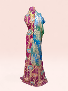 Robe somalienne de luxe en velours Maqbal Dirac, écologique, traditionnelle, noire, brodée de fleurs, douce et transparente, avec châle marron - Product Image 5