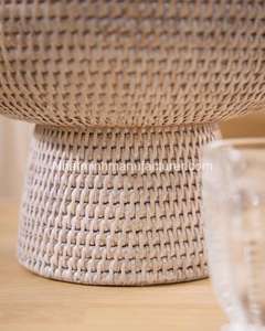 Bol à fruits en rotin blanc, fabriqué en rotin tissé de qualité supérieure avec une finition glaçure blanche, ce bol à fruits à pieds de style rustique - Product Image 3